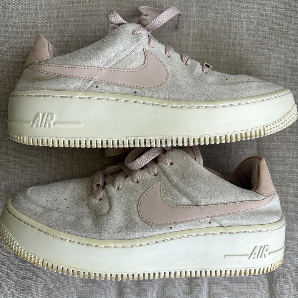 Nike Air AF-1 AR5339-201 Baby Pink Suede Athletic Shoes Size 9 Low Particle